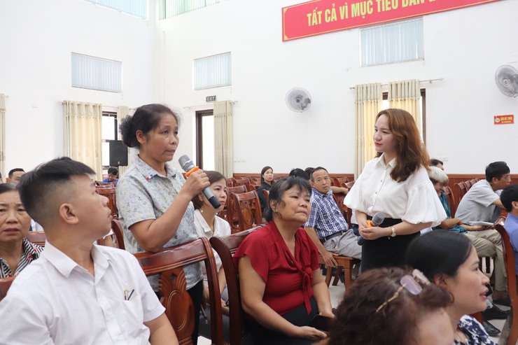 Xã Bát Tràng triển khai Chiến dịch "45 ngày đêm ra quân hỗ trợ chuyển đổi số"- Ảnh 4.