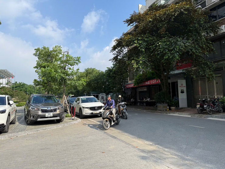 Hà Nội ngày 08/8 nắng nóng, tối và đêm không mưa, trời oi bức- Ảnh 1.