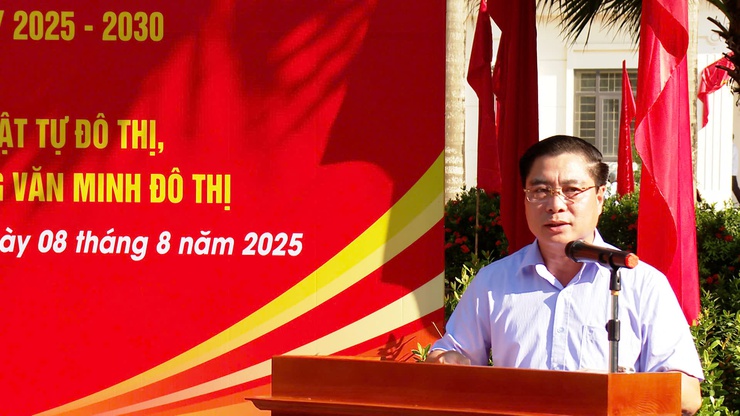ỨNG HOÀ RA QUÂN TẤN CÔNG, TRẤN ÁP TỘI PHẠM; TỔNG KIỂM TRA, XỬ LÝ VI PHẠM VỀ TRẬT TỰ ĐÔ THỊ, TRẬT TỰ XÂY DỰNG, VỆ SINH MÔI TRƯỜNG VÀ XÂY DỰNG VĂN MINH ĐÔ THỊ.- Ảnh 2.