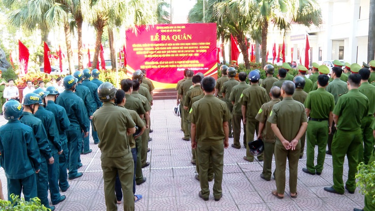 ỨNG HOÀ RA QUÂN TẤN CÔNG, TRẤN ÁP TỘI PHẠM; TỔNG KIỂM TRA, XỬ LÝ VI PHẠM VỀ TRẬT TỰ ĐÔ THỊ, TRẬT TỰ XÂY DỰNG, VỆ SINH MÔI TRƯỜNG VÀ XÂY DỰNG VĂN MINH ĐÔ THỊ.- Ảnh 4.