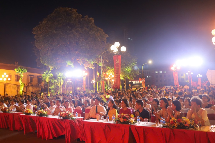 Phường Tây Hồ tổ chức chương trình nghệ thuật chào mừng thành công Đại hội Đảng bộ phường- Ảnh 1.