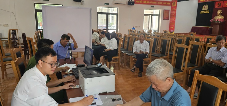 CÔNG AN XÃ THIÊN LỘC TRIỂN KHAI CẤP ĐỔI THẺ ĐẢNG VIÊN THEO QUY ĐỊNH MỚI.- Ảnh 4.