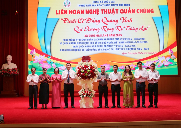 "Dưới Cờ Đảng Quang Vinh – Quê Hương Rạng Rỡ Tương Lai": Dấu Ấn Văn Hóa Mới Từ Quốc Oai- Ảnh 2.