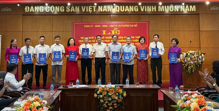 PHƯỜNG ĐẠI MỖ TỔ CHỨC TRAO QUYẾT ĐỊNH CHỈ ĐỊNH, CÔNG NHẬN LẠI TỔ TRƯỞNG TỔ DÂN PHỐ VÀ PHÁT ĐỘNG CUỘC THI “TỔ DÂN PHỐ SÁNG - XANH - SẠCH - ĐẸP” NĂM 2025- Ảnh 2.