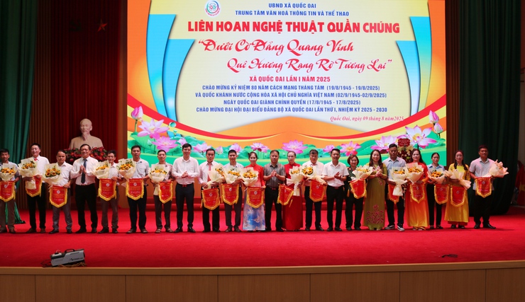 "Dưới Cờ Đảng Quang Vinh – Quê Hương Rạng Rỡ Tương Lai": Dấu Ấn Văn Hóa Mới Từ Quốc Oai- Ảnh 3.