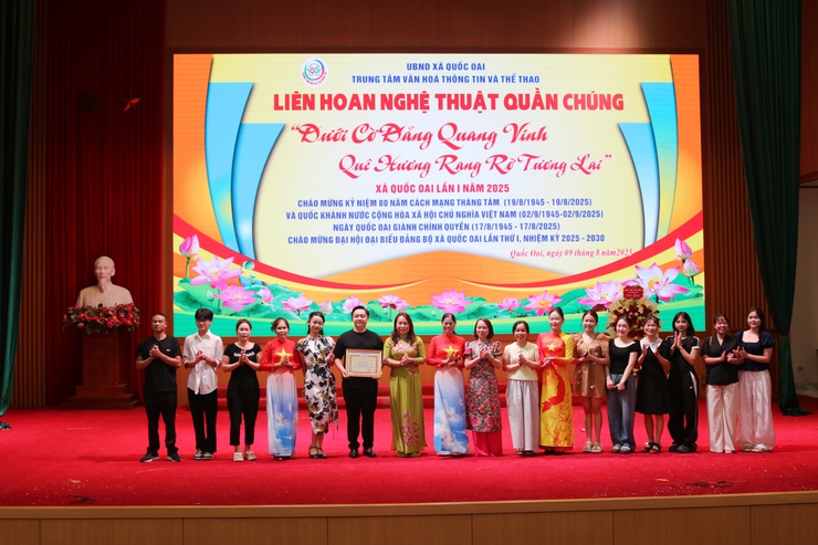 "Dưới Cờ Đảng Quang Vinh – Quê Hương Rạng Rỡ Tương Lai": Dấu Ấn Văn Hóa Mới Từ Quốc Oai- Ảnh 35.