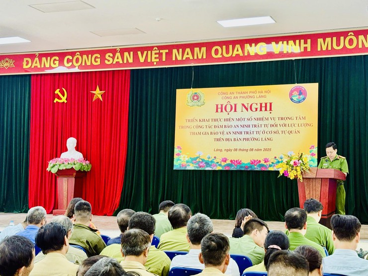 CÔNG AN PHƯỜNG LÁNG TỔ CHỨC HỘI NGHỊ TRIỂN KHAI MỘT SỐ NHIỆM VỤ TRỌNG TÂM TRONG CÔNG TÁC ĐẢM BẢO AN NINH TRẬT TỰ TẠI CƠ SỞ- Ảnh 3.