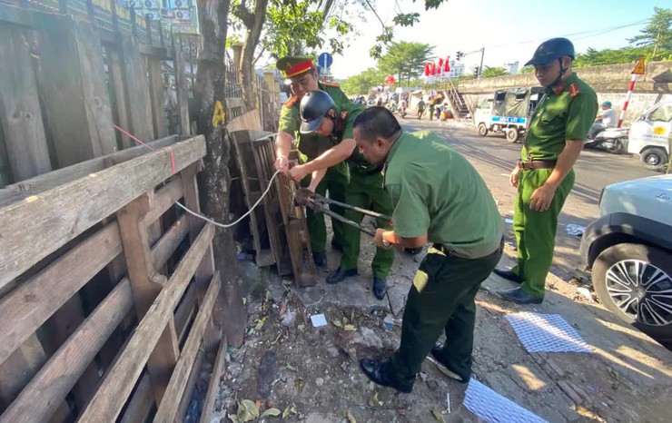PHƯỜNG HỒNG HÀ RA QUÂN TỔNG VỆ SINH, CHỈNH TRANG ĐÔ THỊ CHÀO MỪNG ĐẠI HỘI ĐẢNG BỘ PHƯỜNG LẦN THỨ NHẤT, NHIỆM KÌ 2025-2030- Ảnh 1.