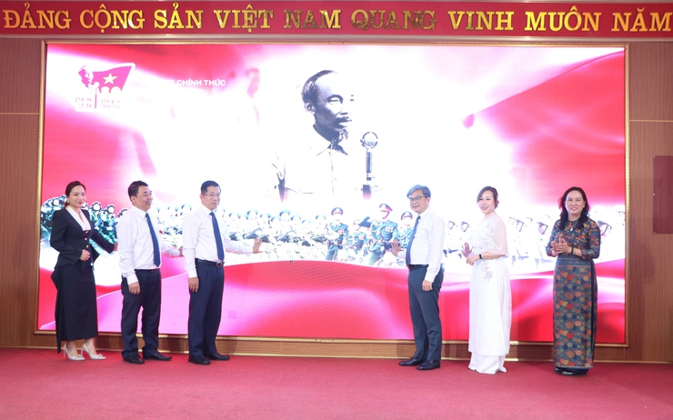 Hà Nội ra mắt nền tảng số “A80 - Tự hào Việt Nam” trong kỷ nguyên mới- Ảnh 1.
