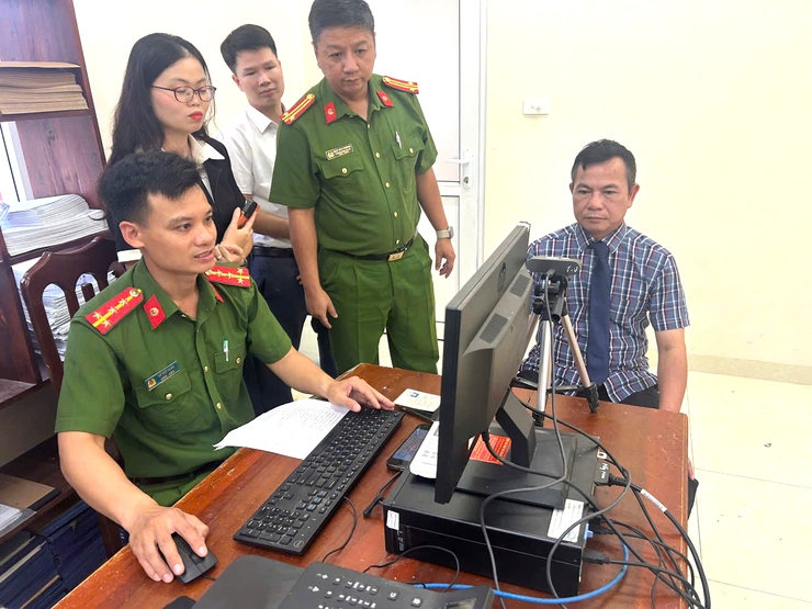 XÃ DÂN HOÀ : KHẨN TRƯƠNG, ĐỒNG BỘ TRIỂN KHAI CÔNG TÁC CẤP THẺ ĐẢNG VIÊN MỚI- Ảnh 2.