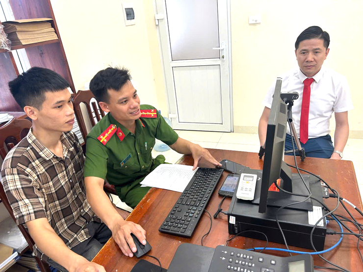 XÃ DÂN HOÀ : KHẨN TRƯƠNG, ĐỒNG BỘ TRIỂN KHAI CÔNG TÁC CẤP THẺ ĐẢNG VIÊN MỚI- Ảnh 3.