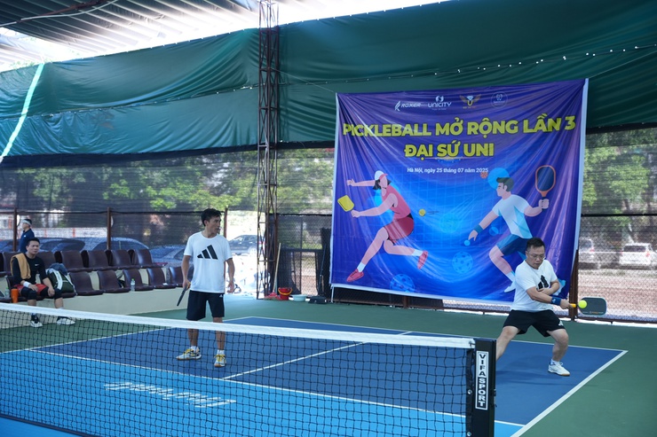 Công an xã Phù Đổng tổ chức giải Pickleball chào mừng kỷ niệm 80 năm ngày truyền thống CAND và 20 năm ngày hội toàn dân bảo vệ ANTQ- Ảnh 4.