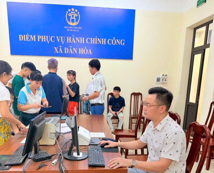 Xã Dân Hòa ra quân chiến dịch 45 ngày đêm hỗ trợ chuyển đổi số toàn diện- Ảnh 2.