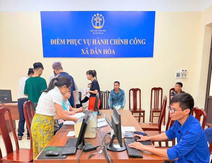 Xã Dân Hòa ra quân chiến dịch 45 ngày đêm hỗ trợ chuyển đổi số toàn diện- Ảnh 3.