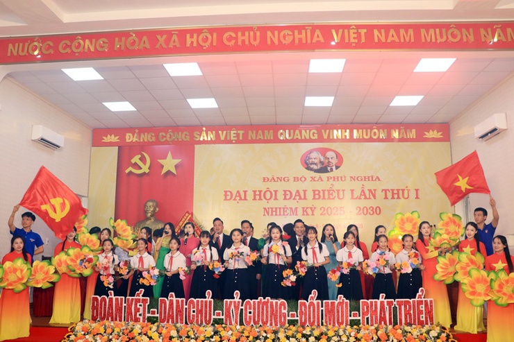 Đại hội đại biểu Đảng bộ xã Phú Nghĩa lần thứ I, nhiệm kỳ 2025 – 2030 diễn ra thành công tốt đẹp
- Ảnh 4.