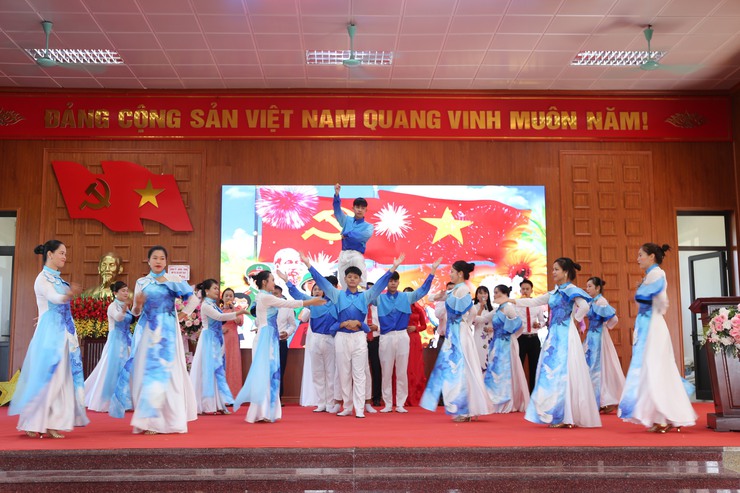 Lễ công bố quyết định thành lập Chi hội Cựu Công an nhân dân xã Bất Bạt và Kỷ niệm 80 năm ngày truyền thống lực lượng Công an nhân dân (19/8/1945 - 19/8/2025)- Ảnh 10.