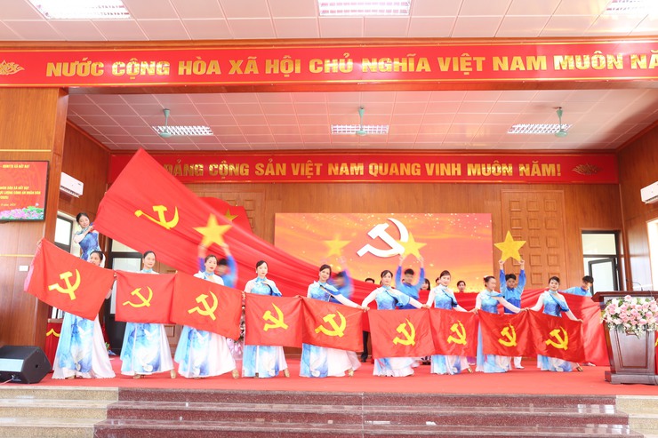 Lễ công bố quyết định thành lập Chi hội Cựu Công an nhân dân xã Bất Bạt và Kỷ niệm 80 năm ngày truyền thống lực lượng Công an nhân dân (19/8/1945 - 19/8/2025)- Ảnh 11.