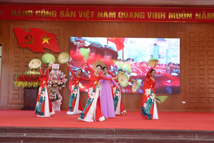Lễ công bố quyết định thành lập Chi hội Cựu Công an nhân dân xã Bất Bạt và Kỷ niệm 80 năm ngày truyền thống lực lượng Công an nhân dân (19/8/1945 - 19/8/2025)- Ảnh 14.