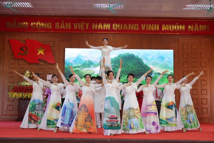 Lễ công bố quyết định thành lập Chi hội Cựu Công an nhân dân xã Bất Bạt và Kỷ niệm 80 năm ngày truyền thống lực lượng Công an nhân dân (19/8/1945 - 19/8/2025)- Ảnh 15.
