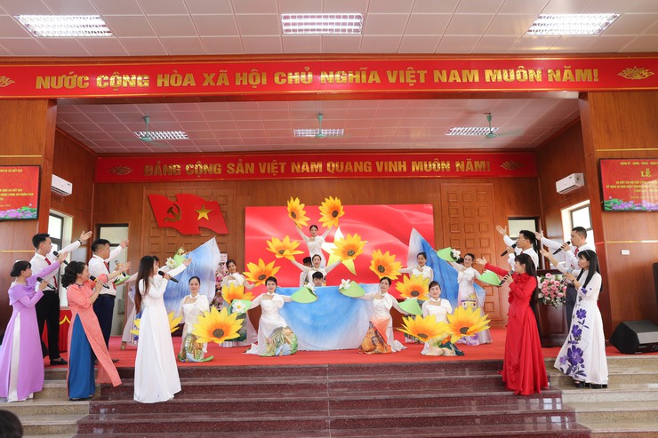 Lễ công bố quyết định thành lập Chi hội Cựu Công an nhân dân xã Bất Bạt và Kỷ niệm 80 năm ngày truyền thống lực lượng Công an nhân dân (19/8/1945 - 19/8/2025)- Ảnh 13.