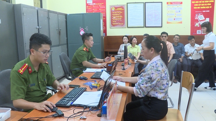 VÂN ĐÌNH, THƯỜNG TRỰC ĐẢNG UỶ XÃ KIÊM TRA CÔNG TÁC TIẾP NHẬN, HƯỚNG DẪN ĐỔI THẺ ĐẢNG VIÊN- Ảnh 3.