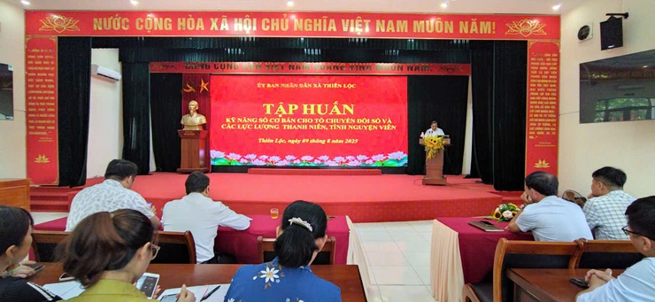 XÃ THIÊN LỘC TRIỂN KHAI LỚP TẬP HUẤN KỸ NĂNG SỐ CHO TỔ CHUYỂN ĐỔI SỐ CỘNG ĐỒNG, THANH NIÊN, SINH VIÊN, TÌNH NGUYỆN VIÊN- Ảnh 1.