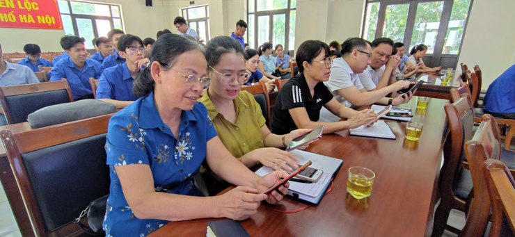 XÃ THIÊN LỘC TRIỂN KHAI LỚP TẬP HUẤN KỸ NĂNG SỐ CHO TỔ CHUYỂN ĐỔI SỐ CỘNG ĐỒNG, THANH NIÊN, SINH VIÊN, TÌNH NGUYỆN VIÊN- Ảnh 4.