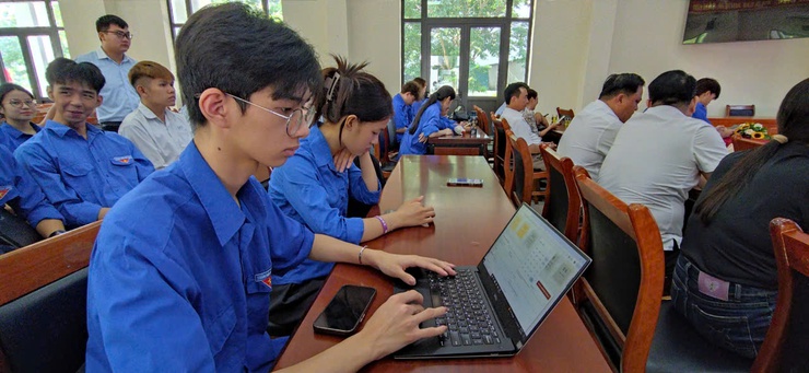 XÃ THIÊN LỘC TRIỂN KHAI LỚP TẬP HUẤN KỸ NĂNG SỐ CHO TỔ CHUYỂN ĐỔI SỐ CỘNG ĐỒNG, THANH NIÊN, SINH VIÊN, TÌNH NGUYỆN VIÊN- Ảnh 6.