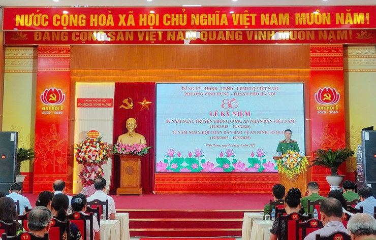 ĐẢNG ỦY – HĐND -UBND – UBMTTQ PHƯỜNG VĨNH HƯNG TỔ CHỨC LỄ KỶ NIỆM 80 NĂM NGÀY TRUYỀN THỐNG CAND VIỆT NAM,  20 NĂM NGÀY HỘI TOÀN DÂN BẢO VỆ AN NINH TỔ QUỐC- Ảnh 6.