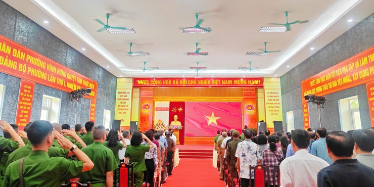ĐẢNG ỦY – HĐND -UBND – UBMTTQ PHƯỜNG VĨNH HƯNG TỔ CHỨC LỄ KỶ NIỆM 80 NĂM NGÀY TRUYỀN THỐNG CAND VIỆT NAM,  20 NĂM NGÀY HỘI TOÀN DÂN BẢO VỆ AN NINH TỔ QUỐC- Ảnh 1.