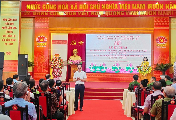 ĐẢNG ỦY – HĐND -UBND – UBMTTQ PHƯỜNG VĨNH HƯNG TỔ CHỨC LỄ KỶ NIỆM 80 NĂM NGÀY TRUYỀN THỐNG CAND VIỆT NAM,  20 NĂM NGÀY HỘI TOÀN DÂN BẢO VỆ AN NINH TỔ QUỐC- Ảnh 2.