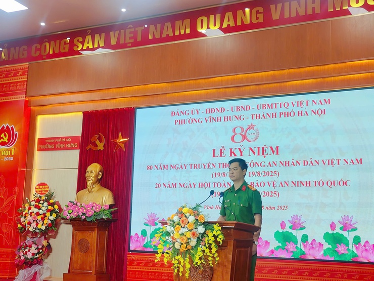 ĐẢNG ỦY – HĐND -UBND – UBMTTQ PHƯỜNG VĨNH HƯNG TỔ CHỨC LỄ KỶ NIỆM 80 NĂM NGÀY TRUYỀN THỐNG CAND VIỆT NAM,  20 NĂM NGÀY HỘI TOÀN DÂN BẢO VỆ AN NINH TỔ QUỐC- Ảnh 8.