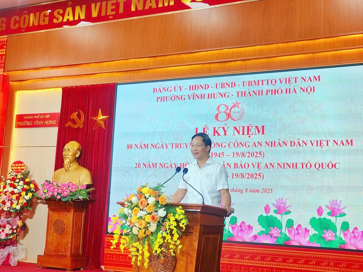ĐẢNG ỦY – HĐND -UBND – UBMTTQ PHƯỜNG VĨNH HƯNG TỔ CHỨC LỄ KỶ NIỆM 80 NĂM NGÀY TRUYỀN THỐNG CAND VIỆT NAM,  20 NĂM NGÀY HỘI TOÀN DÂN BẢO VỆ AN NINH TỔ QUỐC- Ảnh 7.