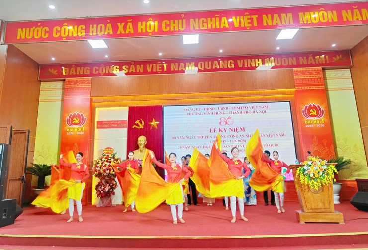 ĐẢNG ỦY – HĐND -UBND – UBMTTQ PHƯỜNG VĨNH HƯNG TỔ CHỨC LỄ KỶ NIỆM 80 NĂM NGÀY TRUYỀN THỐNG CAND VIỆT NAM,  20 NĂM NGÀY HỘI TOÀN DÂN BẢO VỆ AN NINH TỔ QUỐC- Ảnh 3.