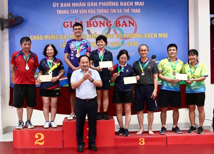 SÔI NỔI GIẢI BÓNG BÀN CHÀO MỪNG ĐẠI HỘI ĐẠI BIỂU ĐẢNG BỘ PHƯỜNG BẠCH MAI LẦN THỨ I, NHIỆM KỲ 2025 - 2030- Ảnh 2.