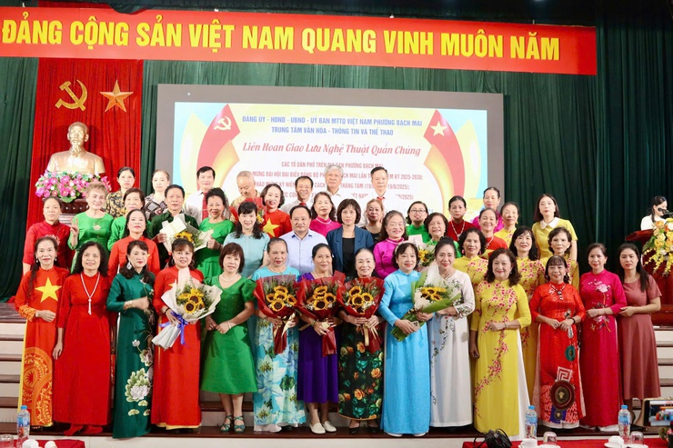 Liên hoan Nghệ thuật quần chúng các tổ dân phố 
 trên địa bàn phường Bạch Mai năm 2025
- Ảnh 1.