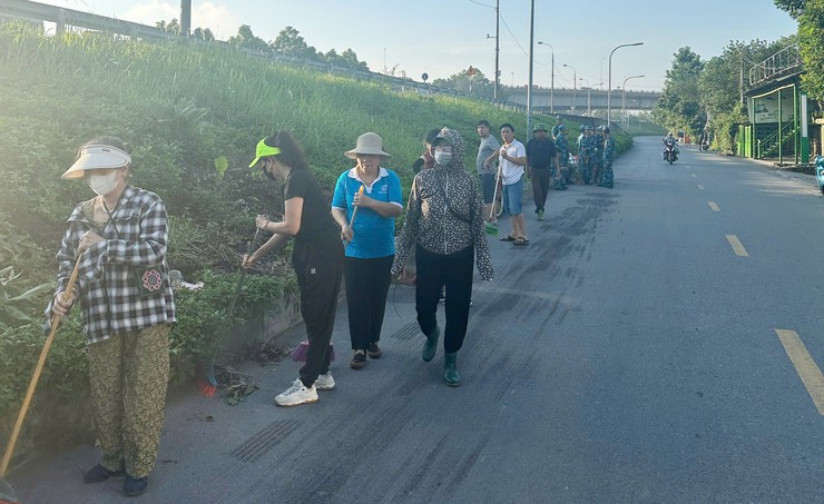 PHƯỜNG VĨNH HƯNG TIẾP TỤC RA QUÂN VỆ SINH MÔI TRƯỜNG HƯỞNG ỨNG PHONG TRÀO “SÁNG – XANH – SẠCH – ĐẸP”- Ảnh 7.