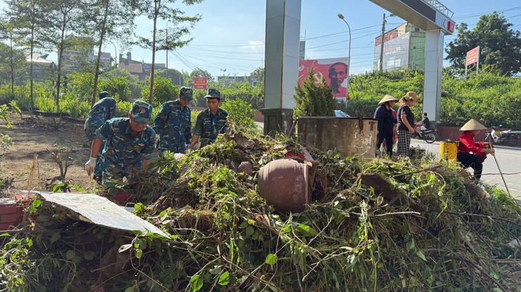 PHƯỜNG VĨNH HƯNG TIẾP TỤC RA QUÂN VỆ SINH MÔI TRƯỜNG HƯỞNG ỨNG PHONG TRÀO “SÁNG – XANH – SẠCH – ĐẸP”- Ảnh 11.