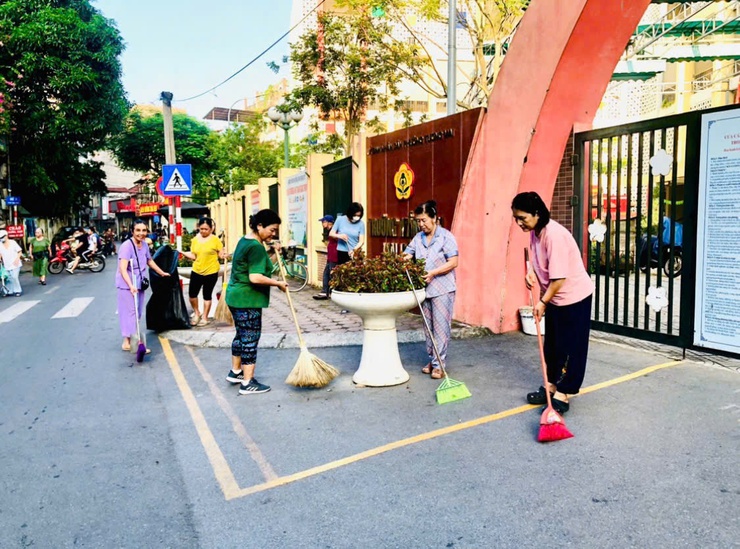Phường Tương Mai duy trì công tác ra quân vệ sinh môi trường, văn minh đô thị hưởng ứng phong trào thi đua "Sáng - Xanh - Sạch - Đẹp".- Ảnh 21.
