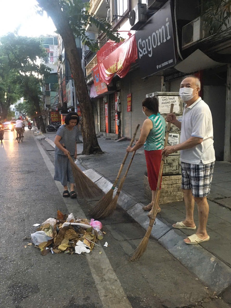 Phường Tương Mai duy trì công tác ra quân vệ sinh môi trường, văn minh đô thị hưởng ứng phong trào thi đua "Sáng - Xanh - Sạch - Đẹp".- Ảnh 19.