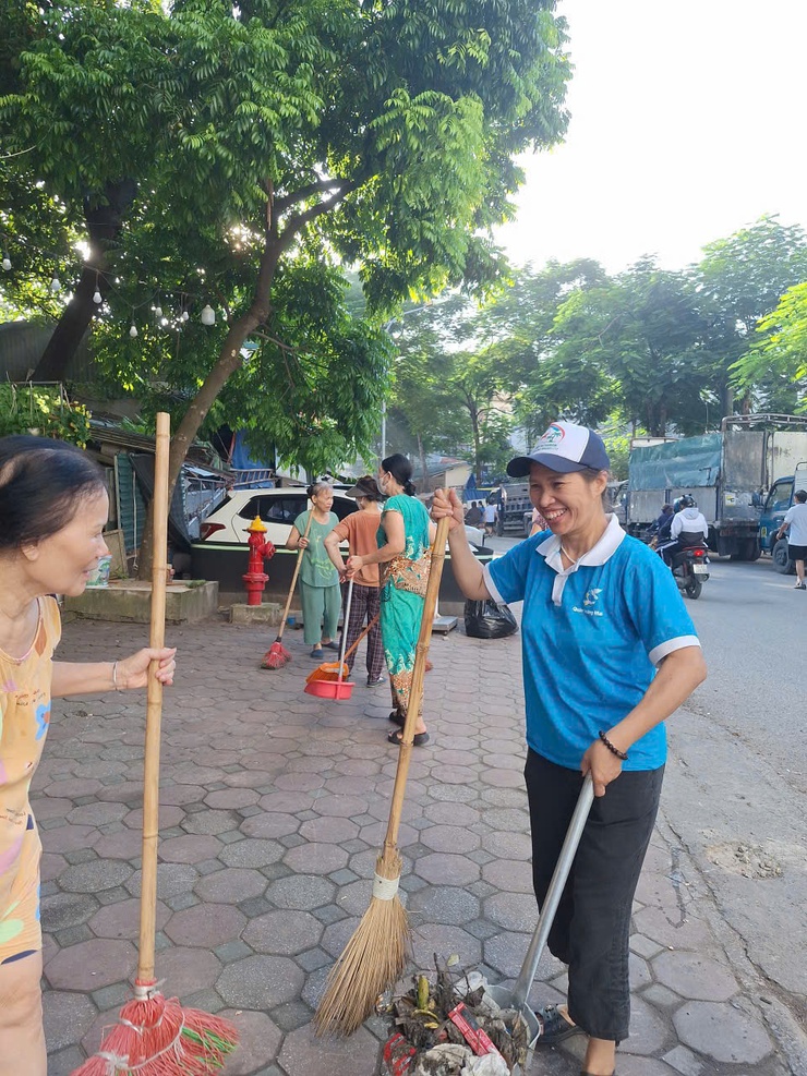 Phường Tương Mai duy trì công tác ra quân vệ sinh môi trường, văn minh đô thị hưởng ứng phong trào thi đua "Sáng - Xanh - Sạch - Đẹp".- Ảnh 18.