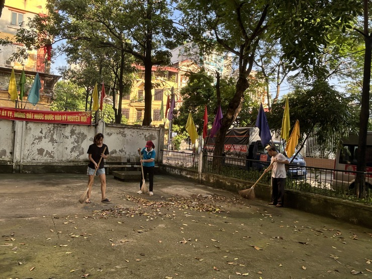 Phường Tương Mai duy trì công tác ra quân vệ sinh môi trường, văn minh đô thị hưởng ứng phong trào thi đua "Sáng - Xanh - Sạch - Đẹp".- Ảnh 22.