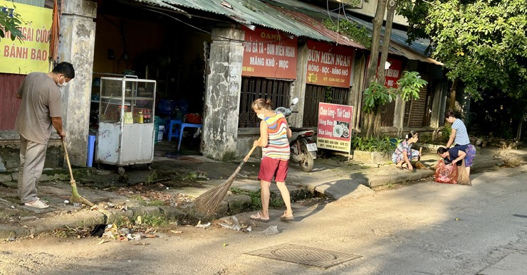 Phường Tương Mai duy trì công tác ra quân vệ sinh môi trường, văn minh đô thị hưởng ứng phong trào thi đua "Sáng - Xanh - Sạch - Đẹp".- Ảnh 23.