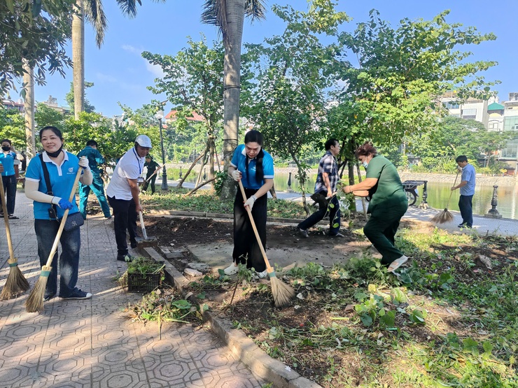 PHƯỜNG VĨNH HƯNG TIẾP TỤC RA QUÂN VỆ SINH MÔI TRƯỜNG HƯỞNG ỨNG PHONG TRÀO “SÁNG – XANH – SẠCH – ĐẸP”- Ảnh 6.