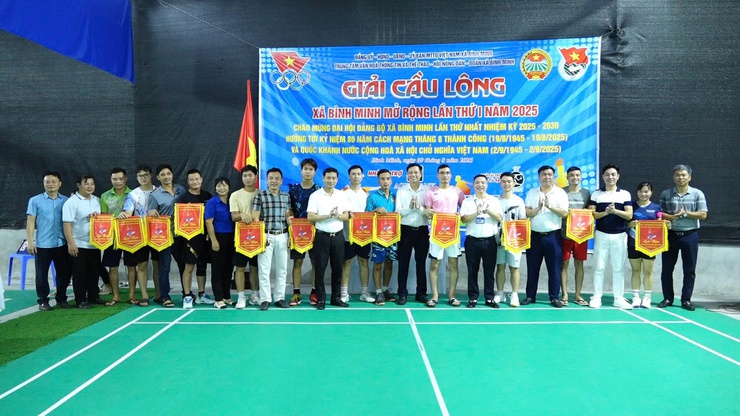 Khai mạc Giải cầu lông Chào mừng Đại hội Đảng bộ xã Bình Minh lần thứ I, nhiệm kỳ 2025- 2030- Ảnh 2.