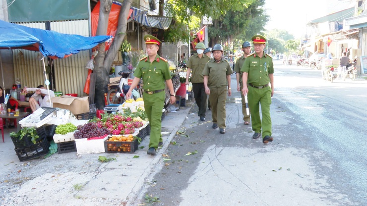 ỨNG HOÀ TIẾP TỤC KIỂM TRA, XỬ LÝ VI PHẠM VỀ TRẬT TỰ ĐÔ THỊ, TRẬT TỰ XÂY DỰNG, VỆ SINH MÔI TRƯỜNG.- Ảnh 3.