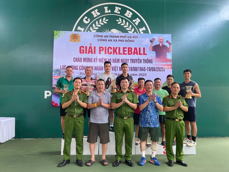 Công an xã Phù Đổng tổ chức giải Pickleball chào mừng kỷ niệm 80 năm ngày truyền thống CAND và 20 năm ngày hội toàn dân bảo vệ ANTQ- Ảnh 6.