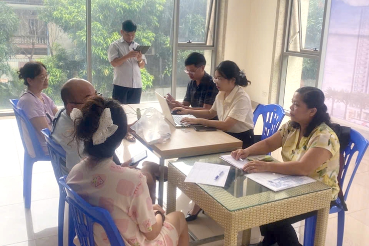 Phường Thanh Xuân bắt đầu chi trả quà Quốc khánh 2/9 cho người dân- Ảnh 5.