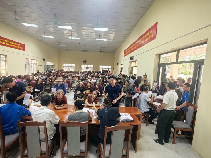 Niềm vui của nhân dân Quang Minh trong dịp Quốc khánh: Trao quà hỗ trợ kịp thời, ấm áp nghĩa tình- Ảnh 1.