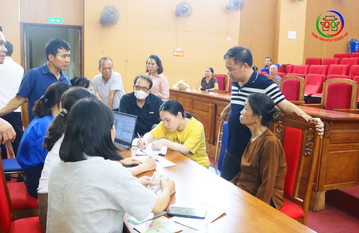 Quốc Oai: Đẩy nhanh tiến độ chi trả quà Tết độc lập cho nhân dân trên địa bàn- Ảnh 2.